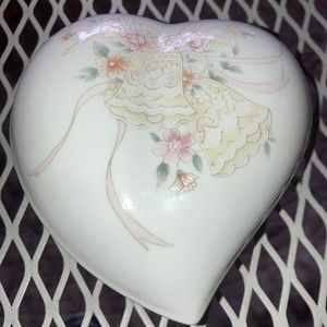 Mikasa Gift Boxed Heart Bowl "Forever Love”approx 6" by 6" Bone China